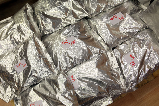 Ευρήματα από το παράνομο εργαστήριο παρασκευής ναρκωτικών χαπιών Captagon Ευρήματα από το παράνομο εργαστήριο παρασκευής ναρκωτικών χαπιών Captagon