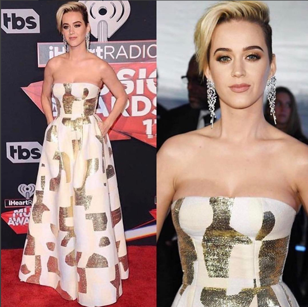 Πώς αντέδρασε η Κέιτι Πέρι όταν φωτογραφήθηκε στο κόκκινο χαλί με φαγητό στα δόντια Πώς αντέδρασε η Κέιτι Πέρι όταν φωτογραφήθηκε στο κόκκινο χαλί με φαγητό στα δόντια