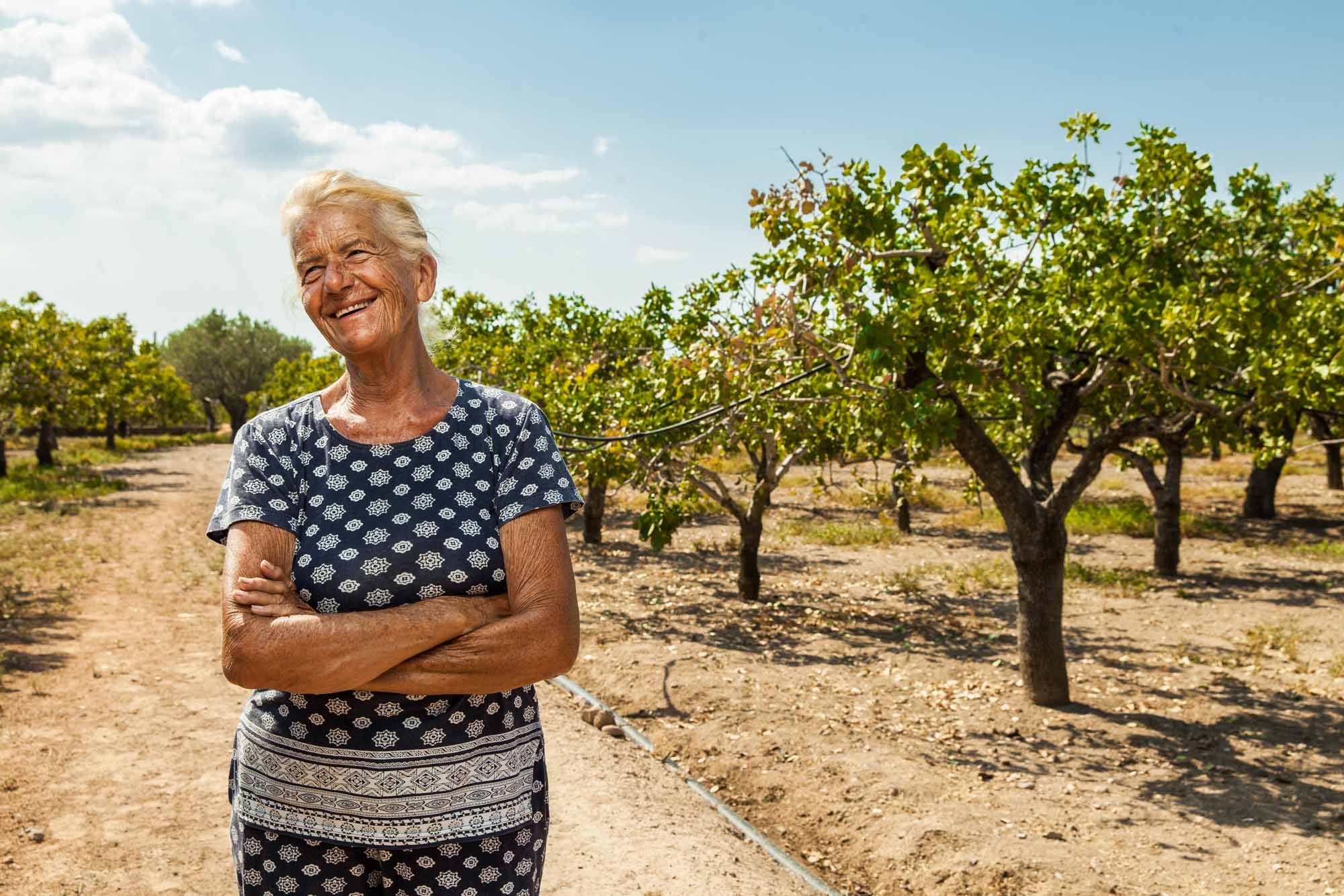 Ελένη Κυπραίου. Η πηγαία φροντίδα πλημμυρίζει χωράφι γεμάτο κόπο. 