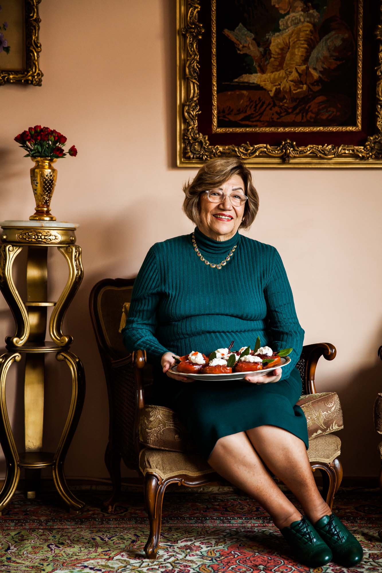 Ελένη Νιότη. Όταν η θηλυκότητα άγγιζε την αρχοντιά. Ελένη Νιότη. Όταν η θηλυκότητα άγγιζε την αρχοντιά.