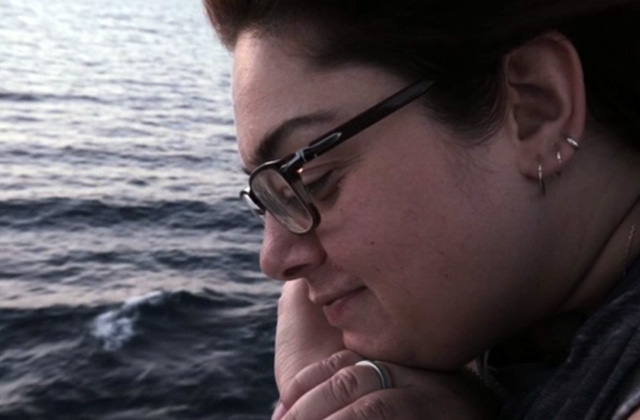 Το «Για μια Άλλη Ζωή» περιγράφει τη ζωή της Ζέινα, μιας λεσβίας πρόσφυγα από τη Συρία που εγκατέλειψε τη χώρα της μόνη, για να φτιάξει μια νέα ζωή στην Ευρώπη, μακριά από τον πόλεμο. Το «Για μια Άλλη Ζωή» περιγράφει τη ζωή της Ζέινα, μιας λεσβίας πρόσφυγα από τη Συρία που εγκατέλειψε τη χώρα της μόνη, για να φτιάξει μια νέα ζωή στην Ευρώπη, μακριά από τον πόλεμο.