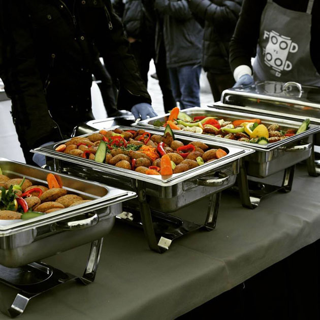 Πρόσφυγες μαγειρεύουν για τους επισκέπτες του 19ου Φεστιβάλ Ντοκιμαντέρ Θεσσαλονίκης Πρόσφυγες μαγειρεύουν για τους επισκέπτες του 19ου Φεστιβάλ Ντοκιμαντέρ Θεσσαλονίκης