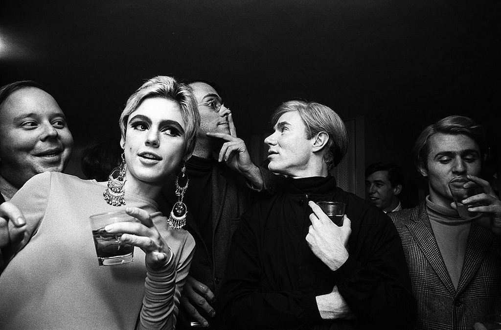 Τι σχέση έχει ο Andy Warhol με το Πλοίο της Αγάπης;