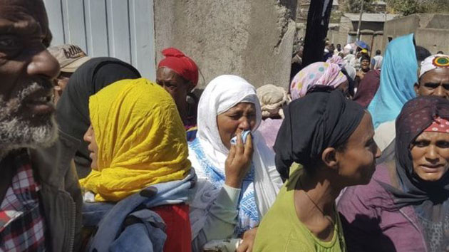 Η κατολίσθηση παρέσυρε περίπου 30 αυτοσχέδιες παράγκες Η κατολίσθηση παρέσυρε περίπου 30 αυτοσχέδιες παράγκες