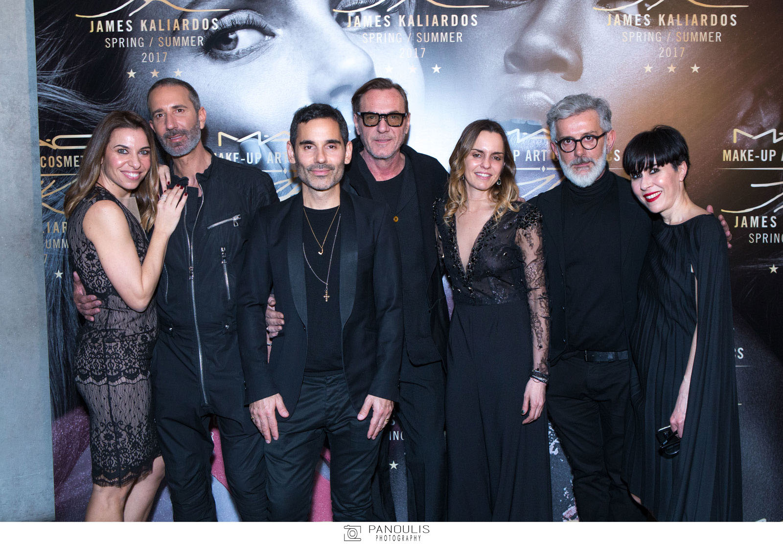 MAC team. H Έλια Κεντρωτά, PR & Communications Manager MAC Greece & Balkans, o Μάνος Βυνιχάκης make-up artist, o James Kaliardos, make up master της MAC, η Κατερίνα Κιάσσου, Brand Manager MAC, και η Αλεξάνδρα Σπυριδοπούλου, MAC senior artist.
