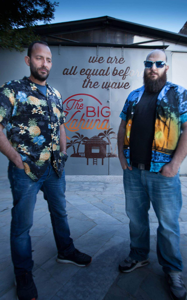 Ο Στέφανος Στεφανίδης μαζί με το φίλο του Δημήτρη Μπαλιάν είναι οι Kahuna Bros