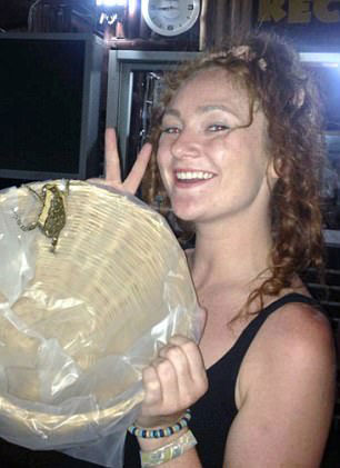  Βίασαν, δολοφόνησαν και παράτησαν μέσα σε μια λίμνη αίματος Βρετανή τουρίστρια