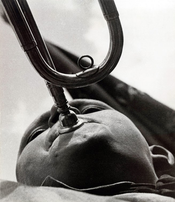 Αλεξάντερ Ροτσένκο, "Πιονιέρος με Τρομπέτα", 1930