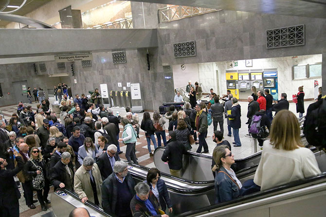 Οι «Δαιμονισμένοι» στο Μετρό του Συντάγματος