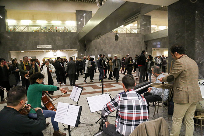 Οι «Δαιμονισμένοι» στο Μετρό του Συντάγματος
