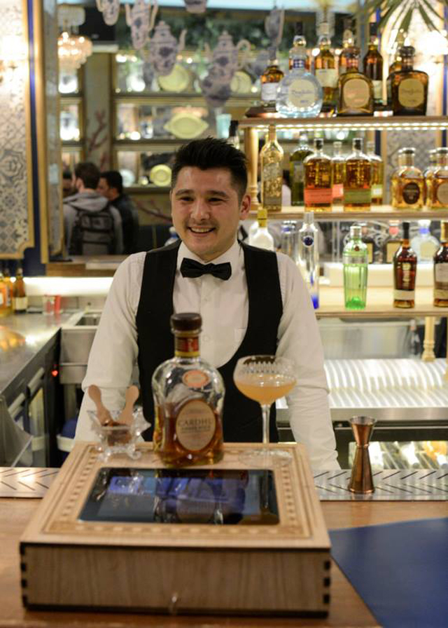 Ιάκωβος Κωνσταντάς (Oz bar, Chios)