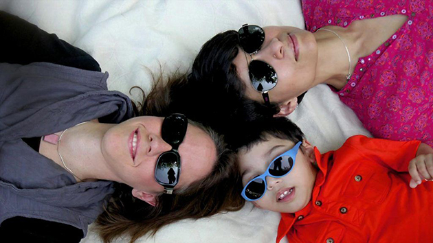 Πώς δύο κολλητές φίλες έγιναν οι νόμιμες μαμάδες ενός 7χρονου με ειδικές ανάγκες Πώς δύο κολλητές φίλες έγιναν οι νόμιμες μαμάδες ενός 7χρονου με ειδικές ανάγκες