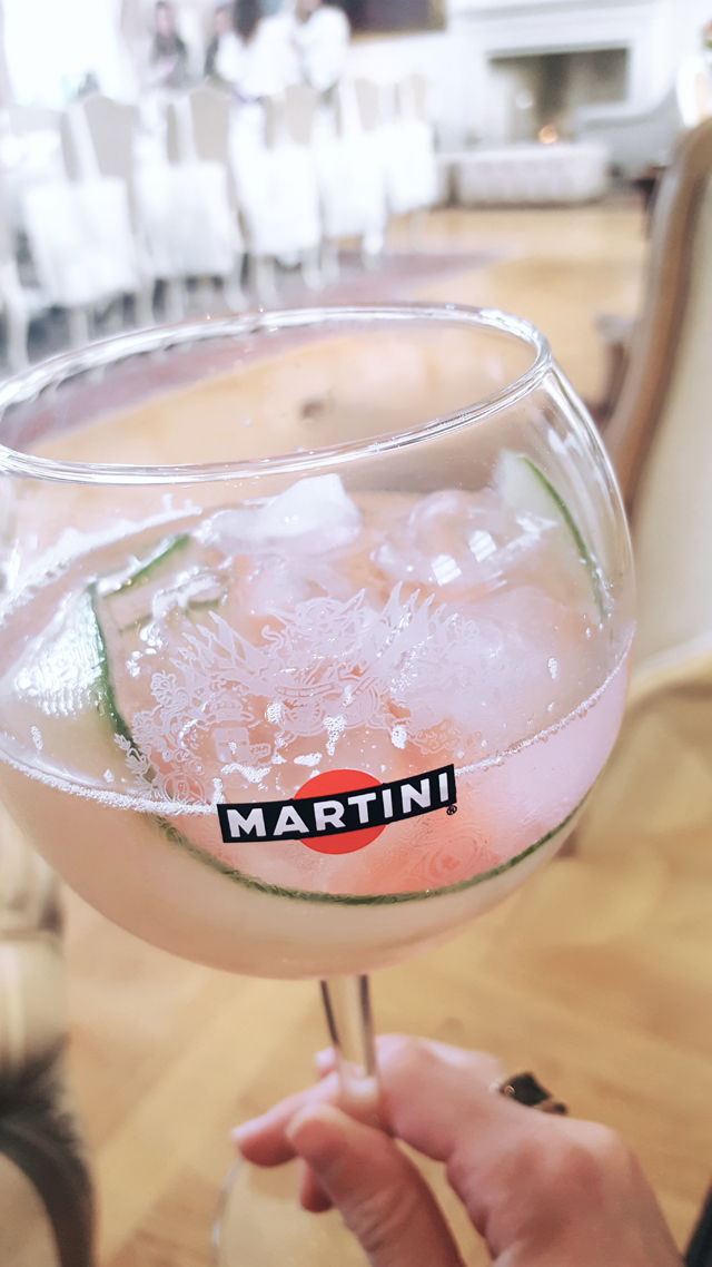Το Martini, το πιο stylish ποτό, αγαπάει και δείχνει έμπρακτά την υποστήριξη του στην μόδα, γι’ αυτό και εφέτος είναι ο επίσημος χορηγός στην 21η Athens Xclusive Designers Week που θα λάβει χώρα από τις 31 Μαρτίου μέχρι τις 3 Απριλίου στο Ζάππειο Μέγαρο. Το Martini συνδυασμένο με Tonic, σε αναλογία πάντα 50 -50, και προσθέτοντας λίγο πάγο, δημιουργεί ένα cocktail χαμηλής περιεκτικότητας σε αλκοόλ το οποίο αποτελεί την ιδανική επιλογή για ένα δροσερό απεριτίφ. Οι καλεσμένοι του AXDW και οι fashionistas θα έχουν την ευκαιρία να δοκιμάσουν απολαυστικά Martini & Tonic, με Marini Bianco και Martini Rosato. Ντελικάτα, αρωματικά και με γνήσιο ιταλικό στυλ, τα Martini & Tonic είναι το απαραίτητο συνοδευτικό των φετινών catwalks. Το Martini, το πιο stylish ποτό, αγαπάει και δείχνει έμπρακτά την υποστήριξη του στην μόδα, γι’ αυτό και εφέτος είναι ο επίσημος χορηγός στην 21η Athens Xclusive Designers Week που θα λάβει χώρα από τις 31 Μαρτίου μέχρι τις 3 Απριλίου στο Ζάππειο Μέγαρο. Το Martini συνδυασμένο με Tonic, σε αναλογία πάντα 50 -50, και προσθέτοντας λίγο πάγο, δημιουργεί ένα cocktail χαμηλής περιεκτικότητας σε αλκοόλ το οποίο αποτελεί την ιδανική επιλογή για ένα δροσερό απεριτίφ. Οι καλεσμένοι του AXDW και οι fashionistas θα έχ
