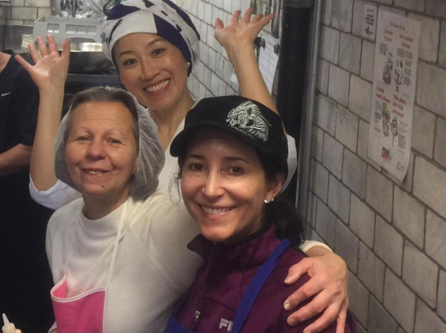 Μια Χιώτισσα γιαγιά μαγειρεύει στο Μανχάταν