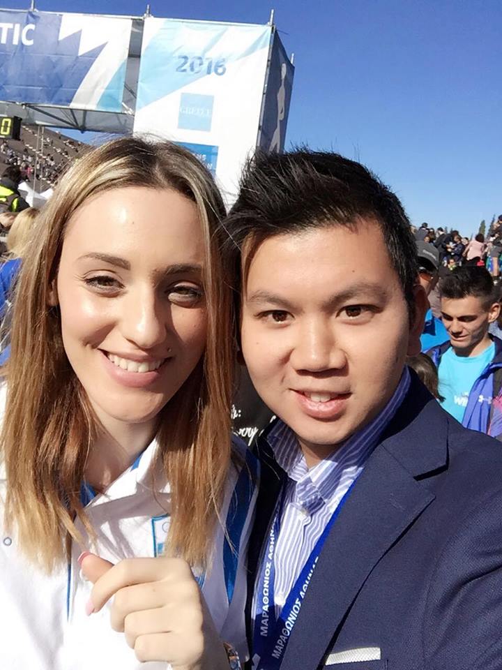 Ποιος είναι αυτός δίπλα στον Τσανγκ; Ποιος είναι αυτός δίπλα στον Τσανγκ;