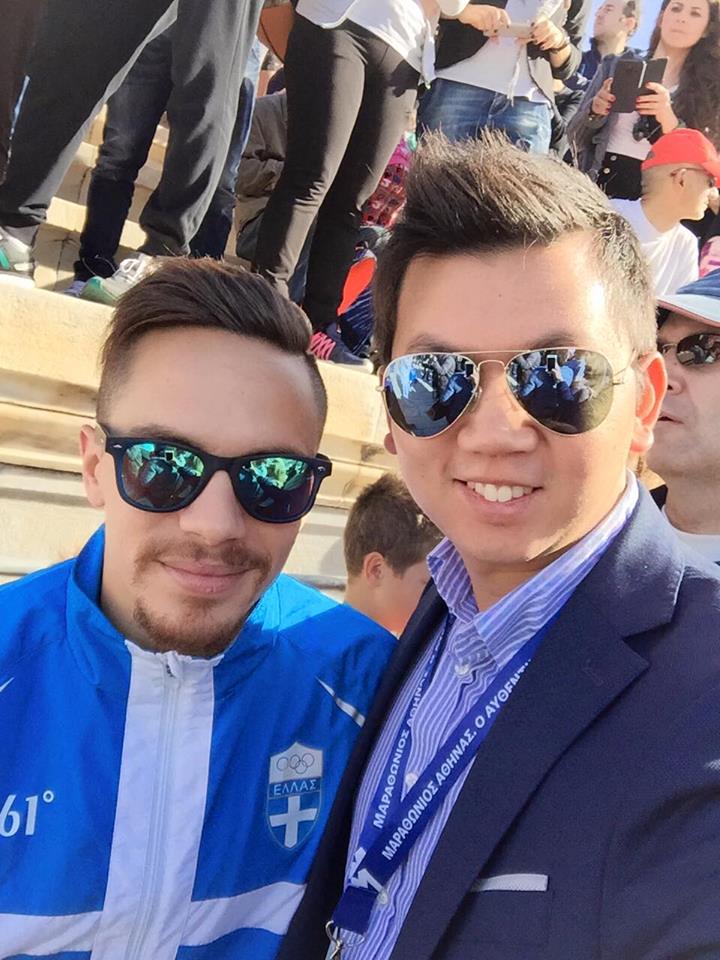 Ποιος είναι αυτός δίπλα στον Τσανγκ; Ποιος είναι αυτός δίπλα στον Τσανγκ;