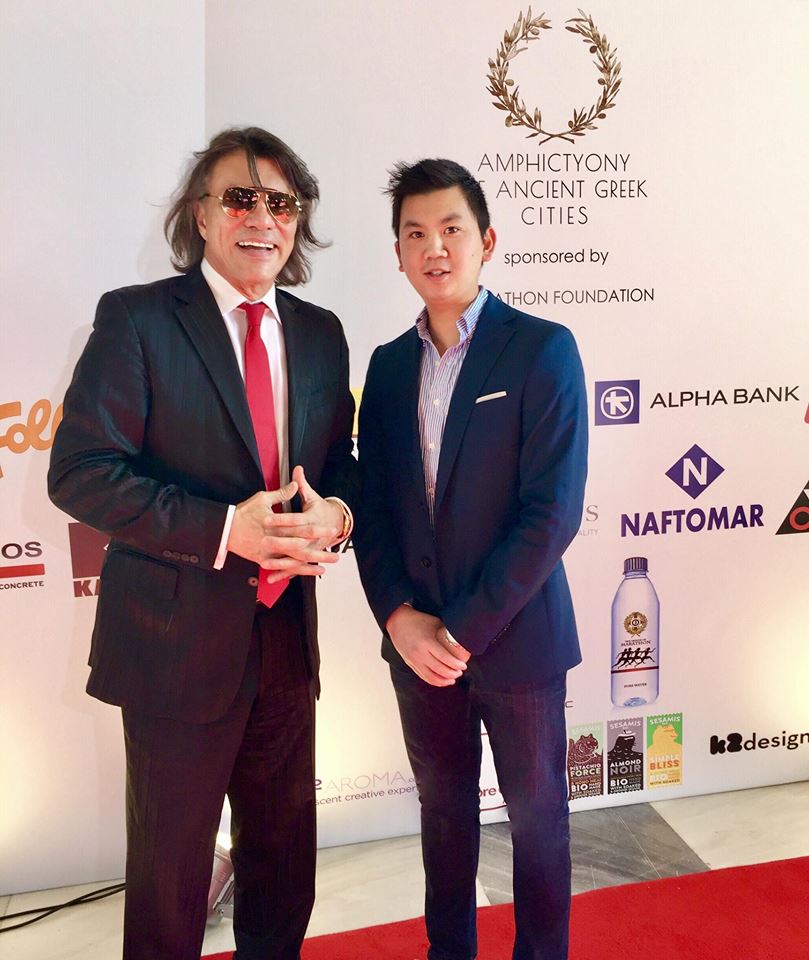 Ποιος είναι αυτός δίπλα στον Τσανγκ; Ποιος είναι αυτός δίπλα στον Τσανγκ;