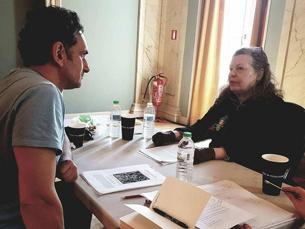 Η Ρούλα Πατεράκη και ο Νίκος Ψαρράς στις πρόβες του έργου «Φονικό στην εκκλησιά»