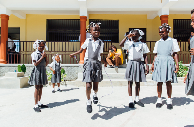 H TOMS και το Atticα σχεδιάζουν διαδραστικό παιχνίδι για καλό σκοπό H TOMS και το Atticα σχεδιάζουν διαδραστικό παιχνίδι για καλό σκοπό