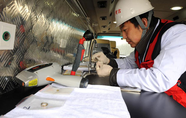 Μυθικός θησαυρός 300 ετών ανακαλύφθηκε σε ποταμό της Κίνας Μυθικός θησαυρός 300 ετών ανακαλύφθηκε σε ποταμό της Κίνας