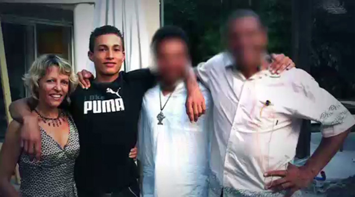 Η οικογένεια Roy από την οποία διακρίνονται μόνο η μητέρα Veronique και ο γιος Quentin