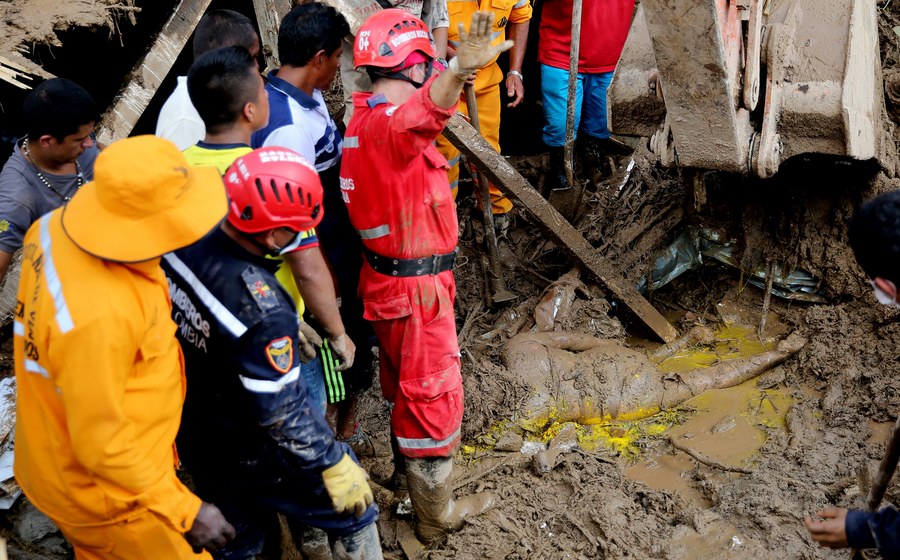 Μακραίνει ο κατάλογος των νεκρών Μακραίνει ο κατάλογος των νεκρών