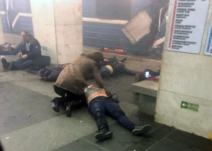 Οι πρώτες φωτογραφίες από την έκρηξη στο Μετρό της Αγίας Πετρούπολης