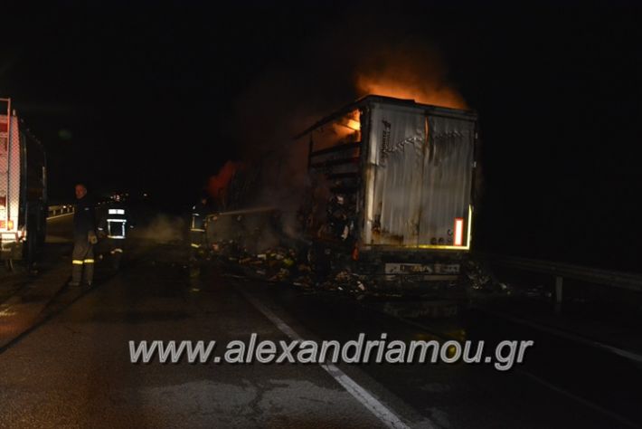 νταλίκα πήρε φωτιά