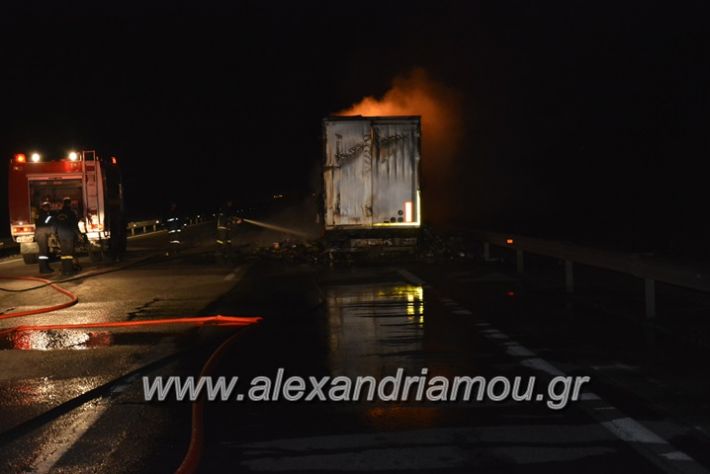 νταλίκα πήρε φωτιά