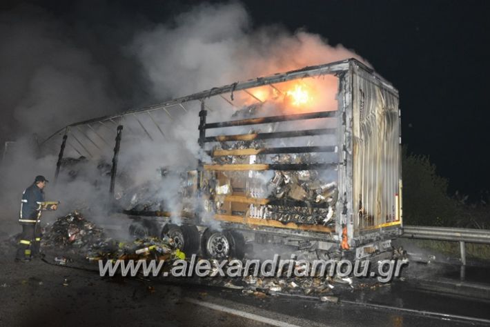 νταλίκα πήρε φωτιά