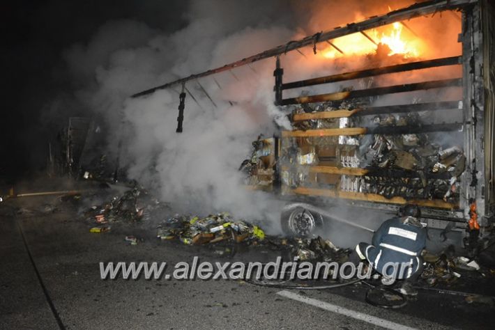 νταλίκα πήρε φωτιά