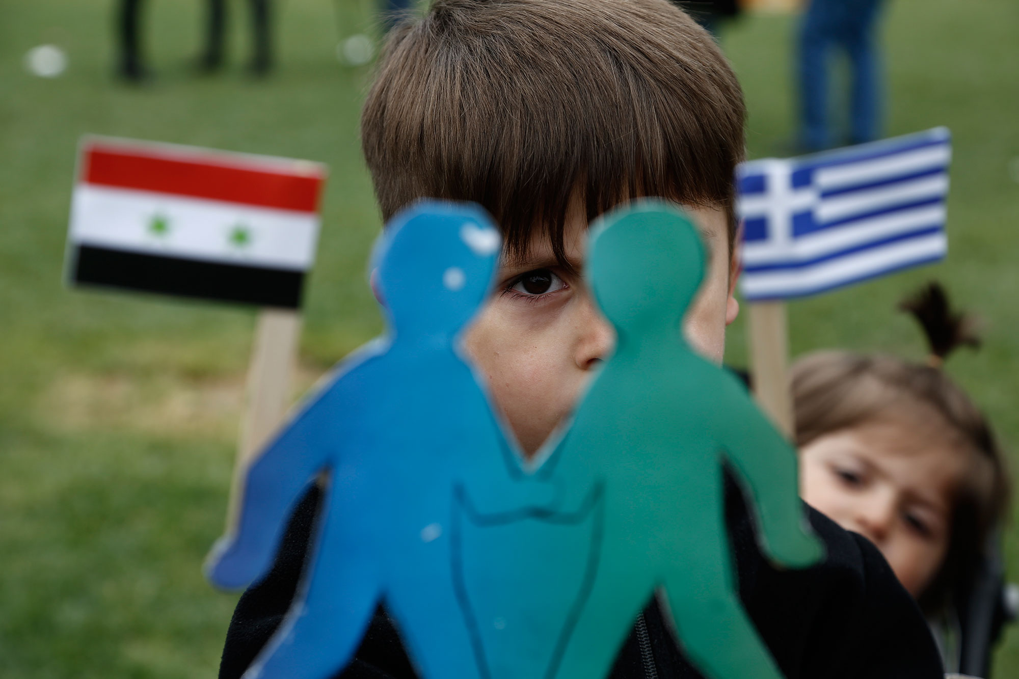 Προσφυγόπουλο παίζει κατά τη διάρκεια της επίσκεψης του Γιάννη Μουζάλα στη Λιβαδειά ΑΠΕ-ΜΠΕ / ΓΙΑΝΝΗΣ ΚΟΛΕΣΙΔΗΣ Προσφυγόπουλο παίζει κατά τη διάρκεια της επίσκεψης του Γιάννη Μουζάλα στη Λιβαδειά ΑΠΕ-ΜΠΕ / ΓΙΑΝΝΗΣ ΚΟΛΕΣΙΔΗΣ