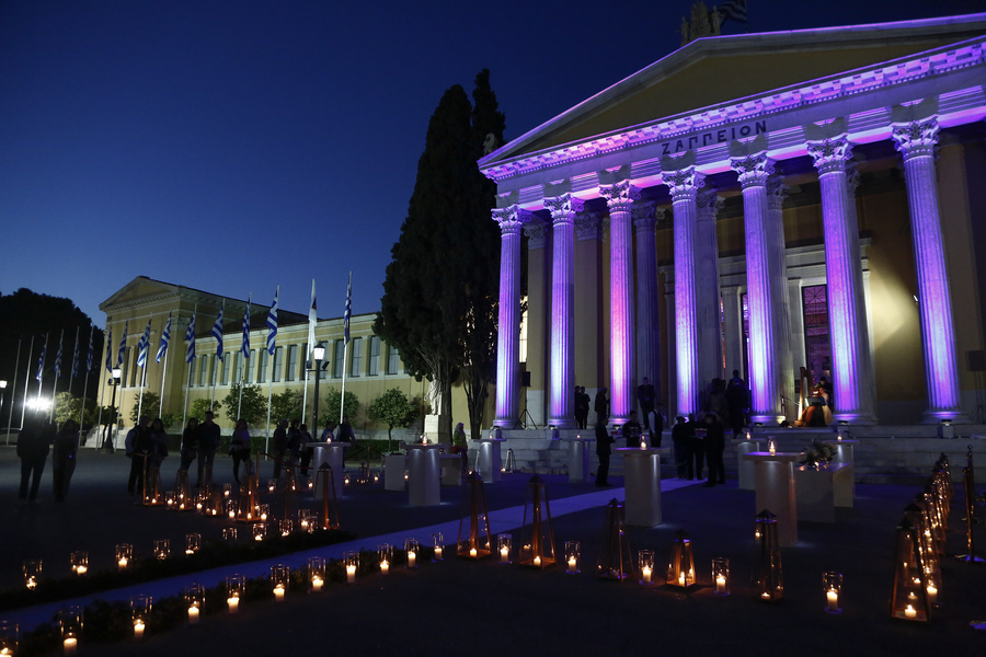  Εντυπωσιακές εικόνες από τον μεγαλειώδη ινδικό γάμο που έγινε στο Ζάππειο