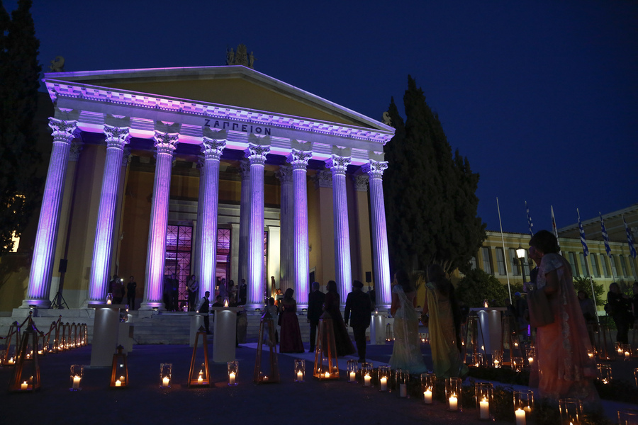  Εντυπωσιακές εικόνες από τον μεγαλειώδη ινδικό γάμο που έγινε στο Ζάππειο