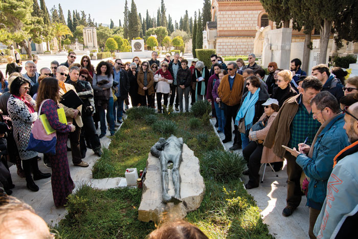 Η «Μάνα της Κατοχής», έργο του γλύπτη Κώστα Βαλσάμη 