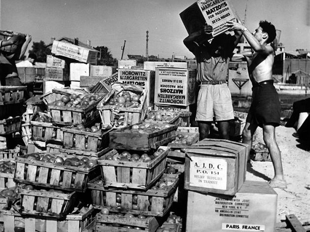  Φορτία με φρέσκα φρούτα και άζυμο ψωμί για 4.400 Εβραίους πρόσφυγες 