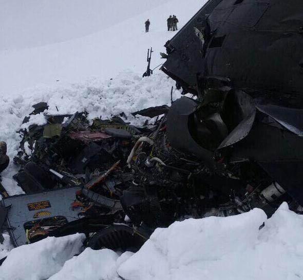 Μόνο συντρίμμια - Συγκλονιστικές εικόνες από το σημείο όπου κατέπεσε το ελικόπτερο στην Τουρκία