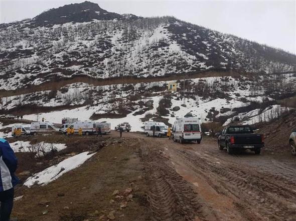 Μόνο συντρίμμια - Συγκλονιστικές εικόνες από το σημείο όπου κατέπεσε το ελικόπτερο στην Τουρκία