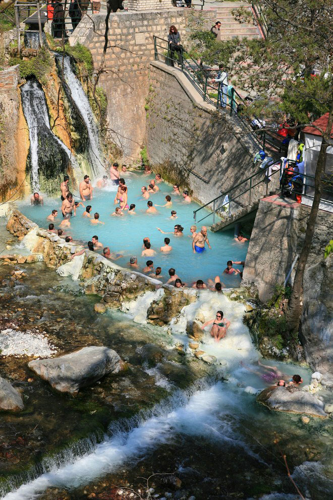 Η VΟGUE προτείνει βόρεια Ελλάδα για τις ομορφότερες διακοπές