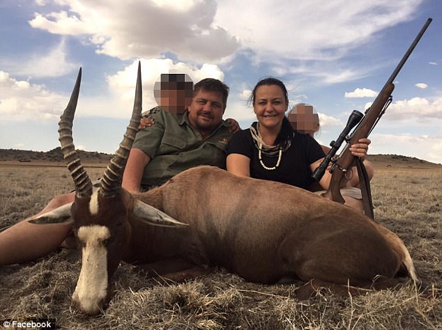 Το σακίδιο του επαγγελματία κυνηγού Σκοτ βαν Ζιλ βρέθηκε στις όχθες του ποταμού Λιμπόπο της Ζιμπάμπουε Το σακίδιο του επαγγελματία κυνηγού Σκοτ βαν Ζιλ βρέθηκε στις όχθες του ποταμού Λιμπόπο της Ζιμπάμπουε