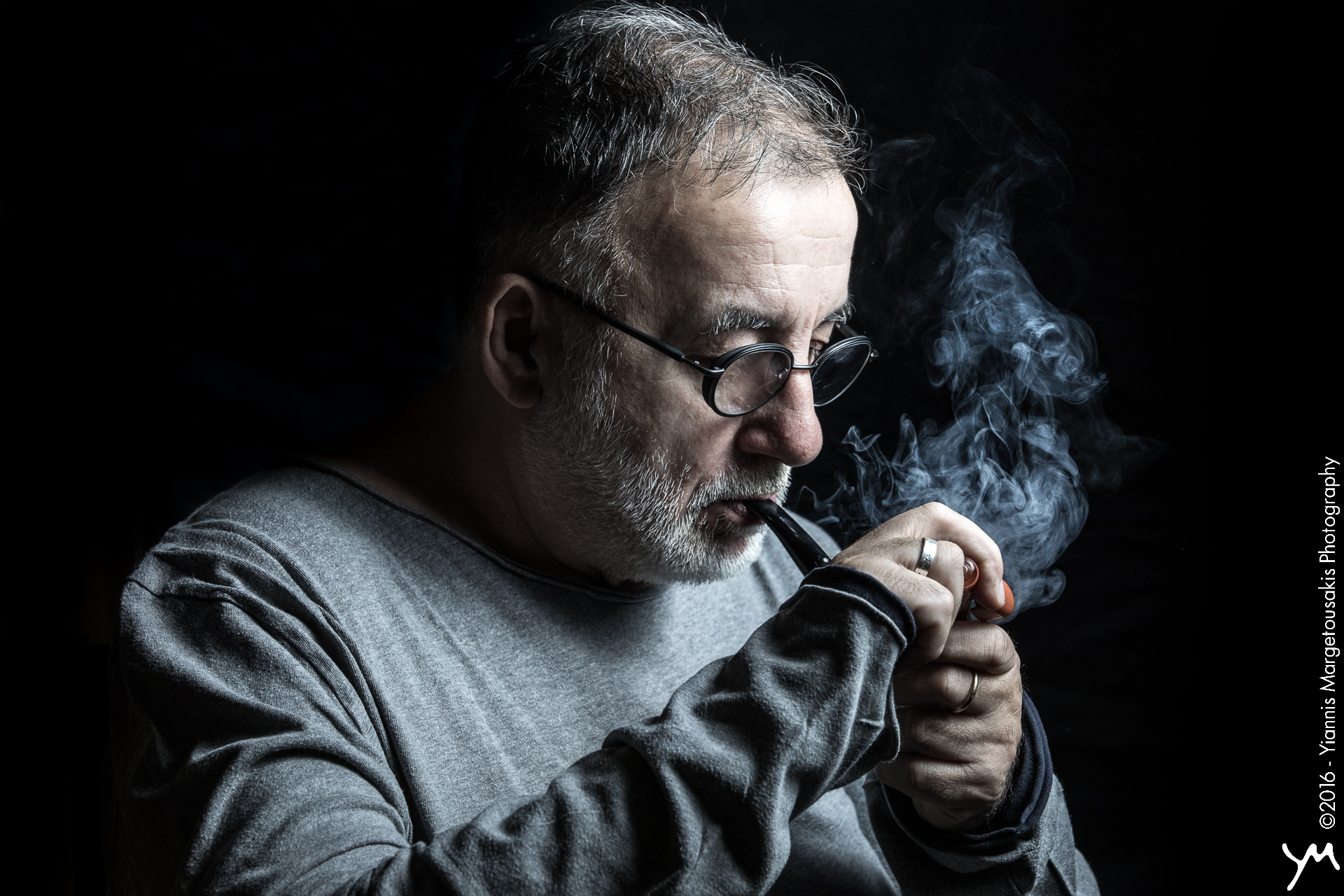 Θάνος Μικρούτσικος