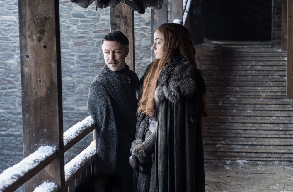 Ο Μικροδάχτυλος πιθανότατα μηχανορραφεί με την Σάνσα Ο Μικροδάχτυλος πιθανότατα μηχανορραφεί με την Σάνσα