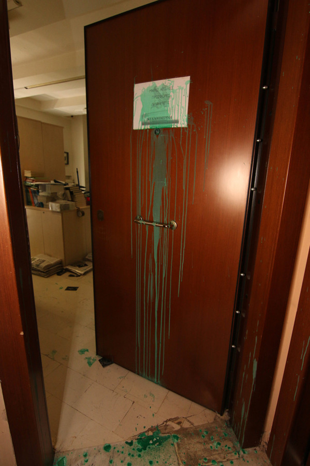 ΘΕΣΣΑΛΟΝΙΚΗ ΕΠΙΘΕΣΗ ΚΟΥΚΟΥΛΟΦΟΡΩΝ ΣΤΗΝ ΕΦΗΜΕΡΙΔΑ ΚΑΘΗΜΕΡΙΝΗ