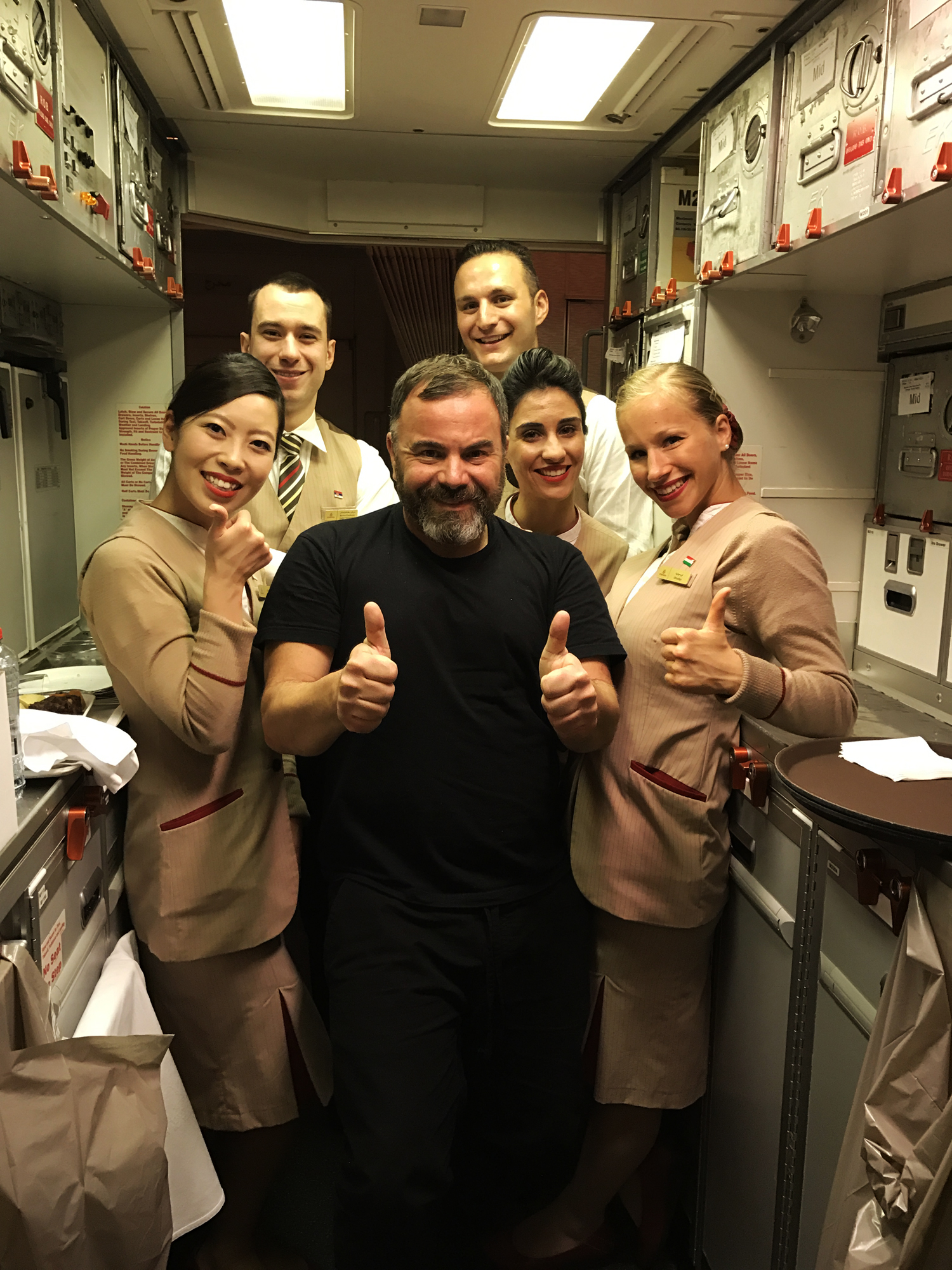 Γι αυτό λατρεύω τα αεροπλάνα! Γιατί τη μια μέρα είσαι στο σπίτι και γκουγκλάρεις τα μέρη που ονειρεύεσαι και την επόμενη βρίσκεσαι εκεί. Η επιστροφή πάντα μαγική. Μέσα στο αεροπλάνο σκέφτομαι όσα είδα και έζησα, καταχωρώ αναμνήσεις στον σκληρό μου δίσκο και ετοιμάζω το επόμενο ταξίδι.