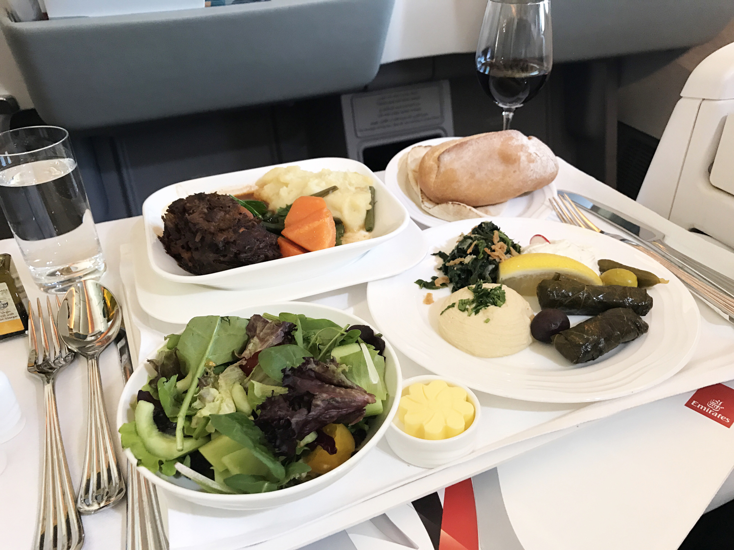 Παρόλο που με μαγεύει η ασιατική κουζίνα αξιομνημόνευτο ήταν και το τελευταίο γεύμα στον αέρα, μάγουλα μπρεζέ από τον σεφ της Emirates».  