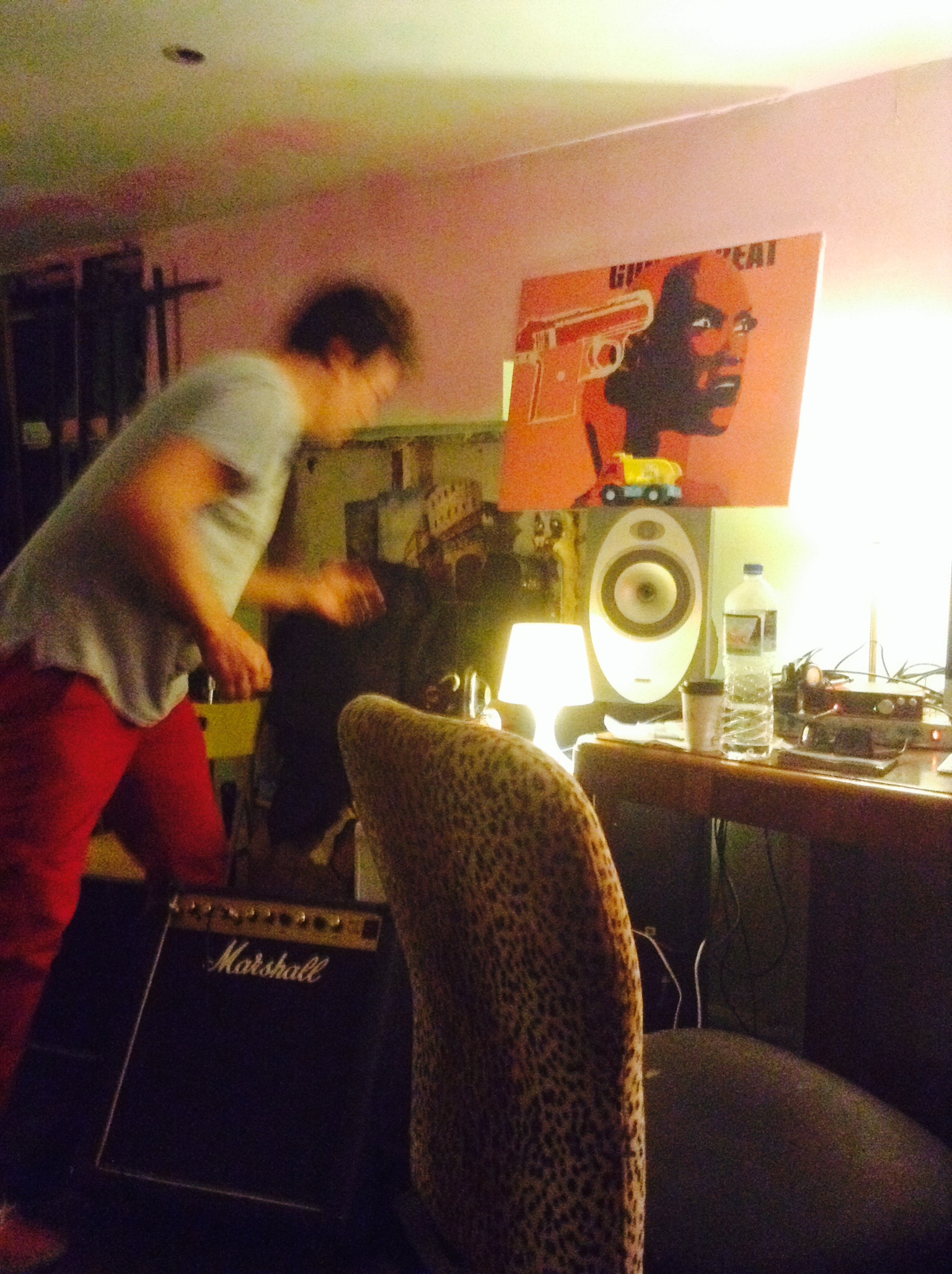 Στο στούντιο με τους Xaxakes, καθώς προβάρουν για το «Σταύρος Νιάρχος» Στο στούντιο με τους Xaxakes, καθώς προβάρουν για το «Σταύρος Νιάρχος»