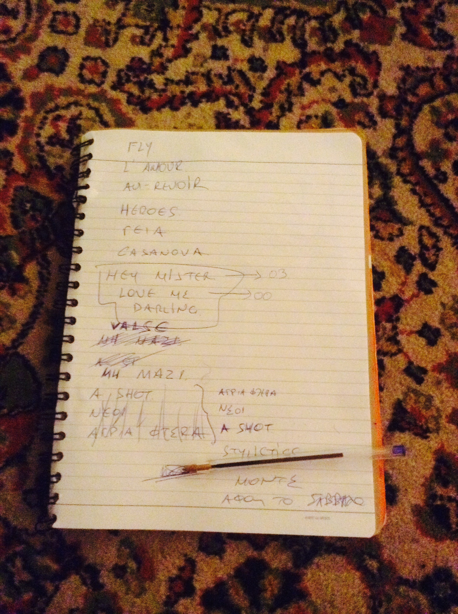 Στο στούντιο με τους Xaxakes, καθώς προβάρουν για το «Σταύρος Νιάρχος» Στο στούντιο με τους Xaxakes, καθώς προβάρουν για το «Σταύρος Νιάρχος»