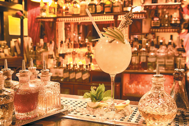 Β-κουτί Art Bar Café Β-κουτί Art Bar Café