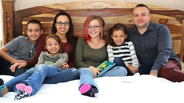 Αγαπημένο ζευγάρι χωρίζει για να μη ζηλεύει η ερωμένη τους Αγαπημένο ζευγάρι χωρίζει για να μη ζηλεύει η ερωμένη τους