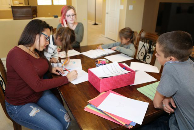 Αγαπημένο ζευγάρι χωρίζει για να μη ζηλεύει η ερωμένη τους Αγαπημένο ζευγάρι χωρίζει για να μη ζηλεύει η ερωμένη τους